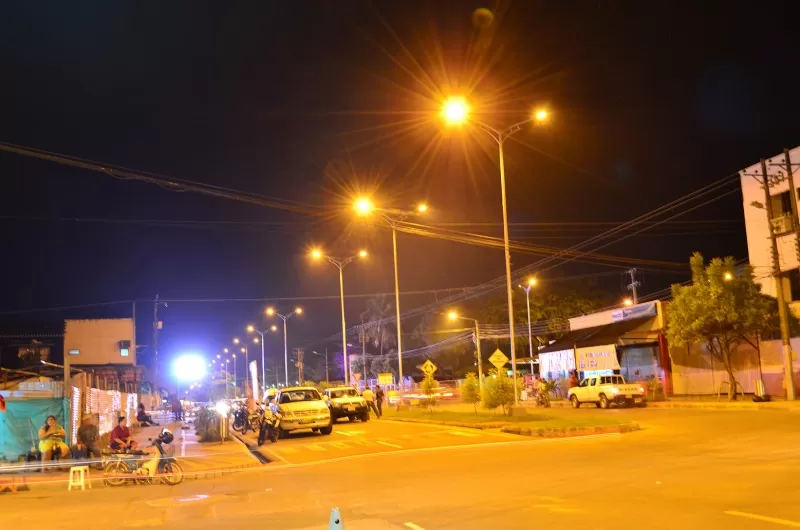 Puesta en servicio el alumbrado público en el sector de la avenida Rondón en Arauca.